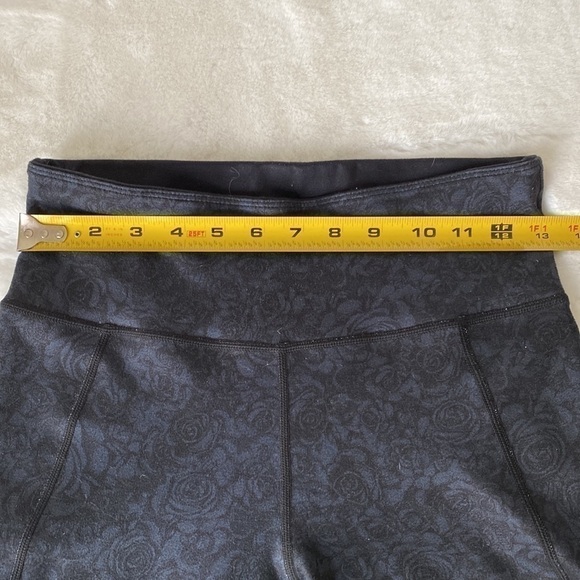 Sweaty Betty Reversible Black Rebel Roses Leggings Size Small - Picture 9 of 11